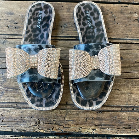 BAMBOO Shoes - Bamboo Women's Black Slide Sandals with rose gold Rhinestone Bow